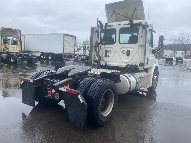 2017 Freightliner Cascadia — photo 7