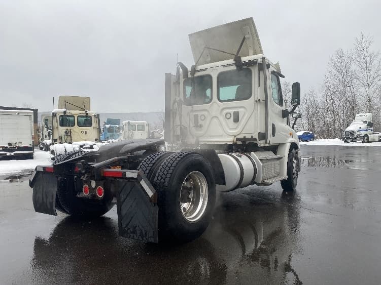 2017 Freightliner Cascadia — photo 7