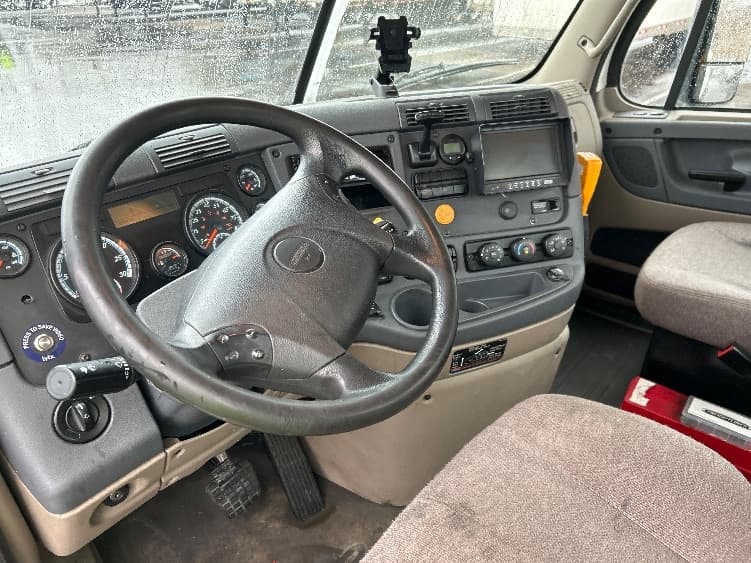 2017 Freightliner Cascadia — photo 10