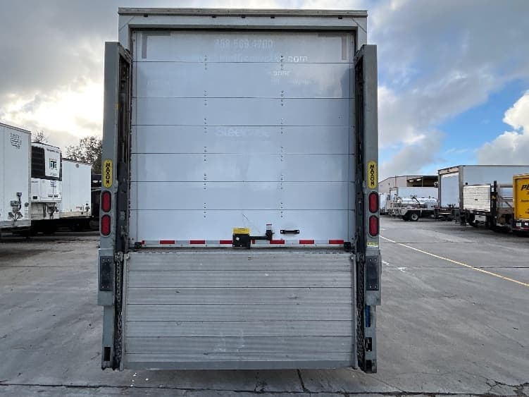 2018 Hino 268 — photo 7