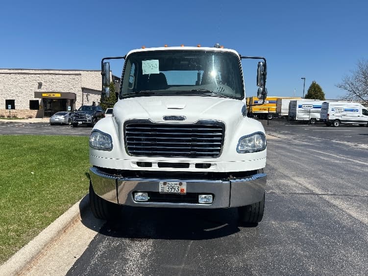 2018 Freightliner M2 106 — photo 2