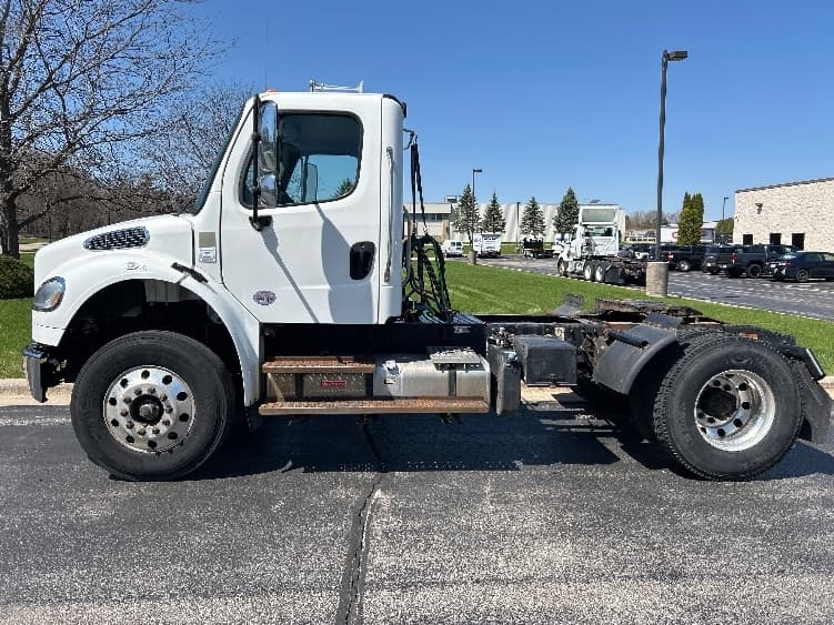 2018 Freightliner M2 106 — photo 4
