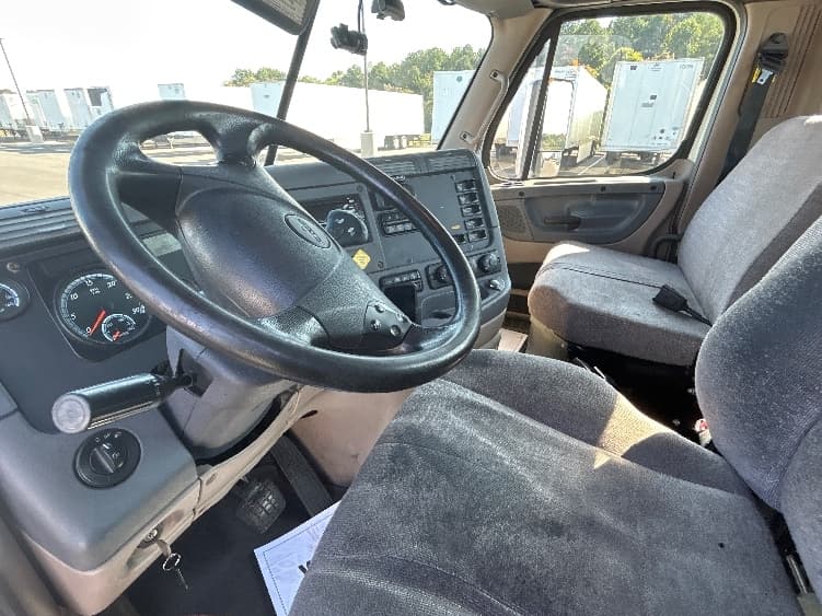 2018 Freightliner Cascadia — photo 10