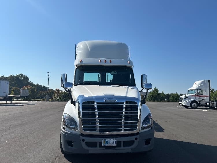 2018 Freightliner Cascadia — photo 2