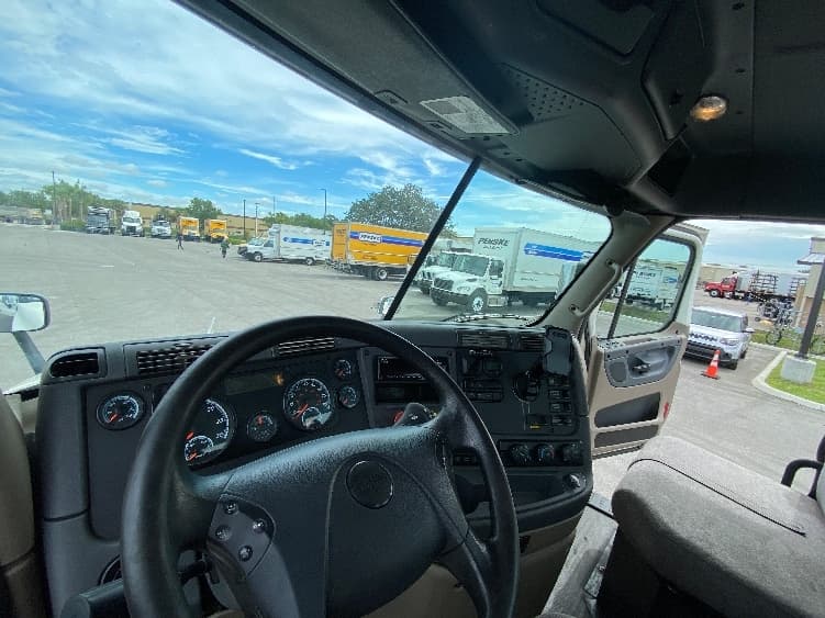 2018 Freightliner Cascadia — photo 10