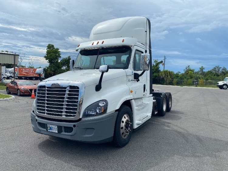 2018 Freightliner Cascadia — photo 3