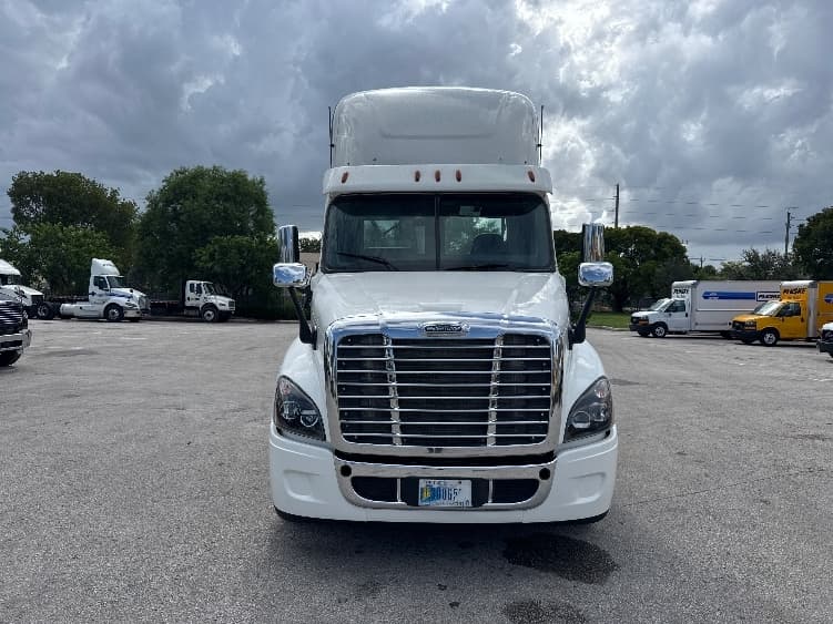 2018 Freightliner Cascadia — photo 2