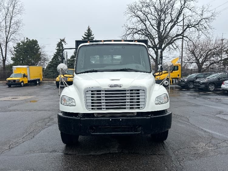 2018 Freightliner M2 106 — photo 2