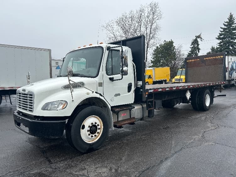 2018 Freightliner M2 106 — photo 3