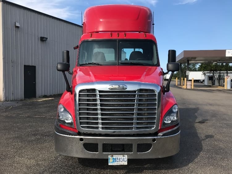 2018 Freightliner Cascadia — photo 2