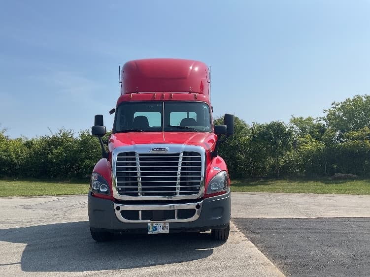 2018 Freightliner Cascadia — photo 2