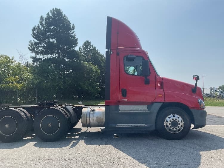 2018 Freightliner Cascadia — photo 8