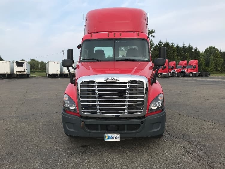 2018 Freightliner Cascadia — photo 2