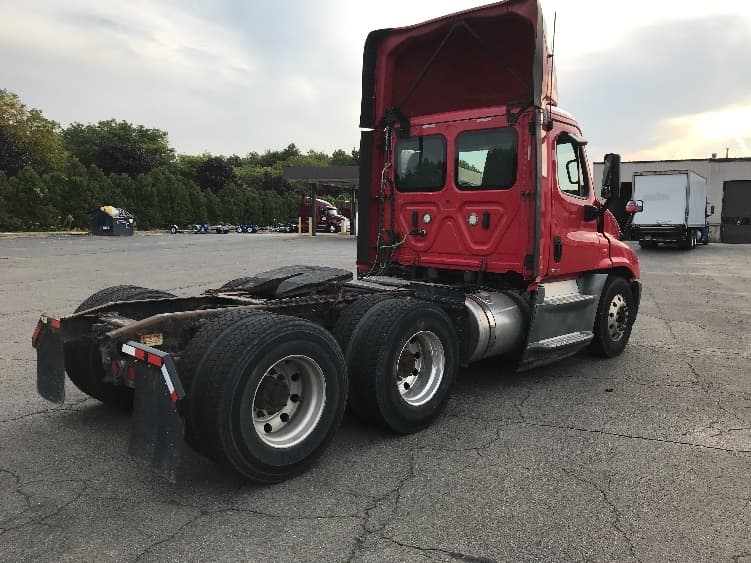2018 Freightliner Cascadia — photo 7