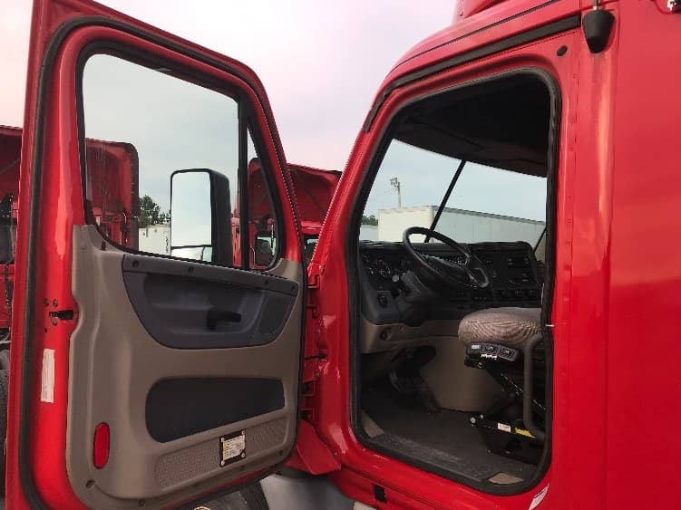 2018 Freightliner Cascadia — photo 9