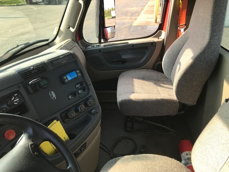 2018 Freightliner Cascadia — photo 9