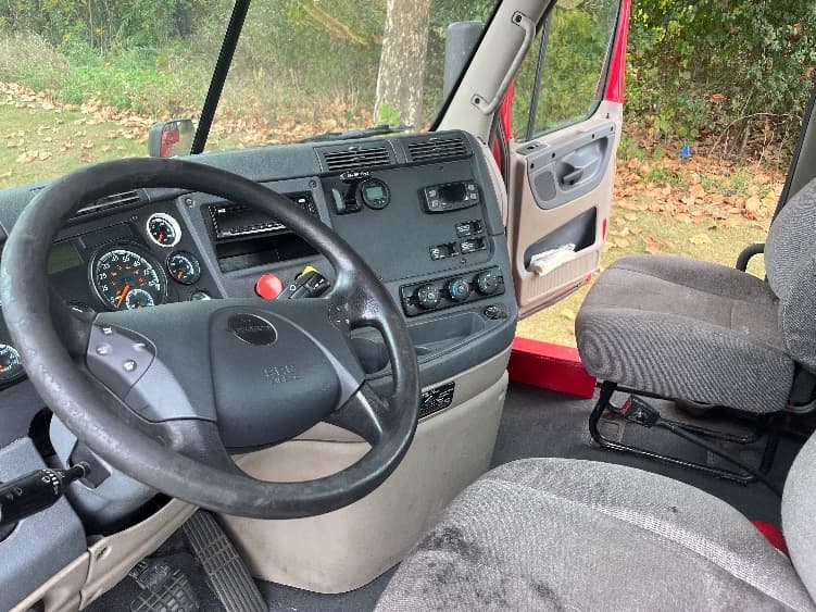 2018 Freightliner Cascadia — photo 10