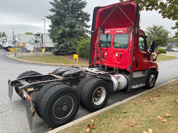 2018 Freightliner Cascadia — photo 7