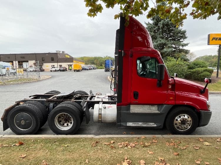 2018 Freightliner Cascadia — photo 8