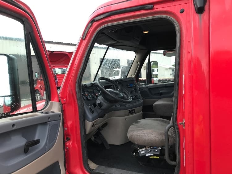 2018 Freightliner Cascadia — photo 10