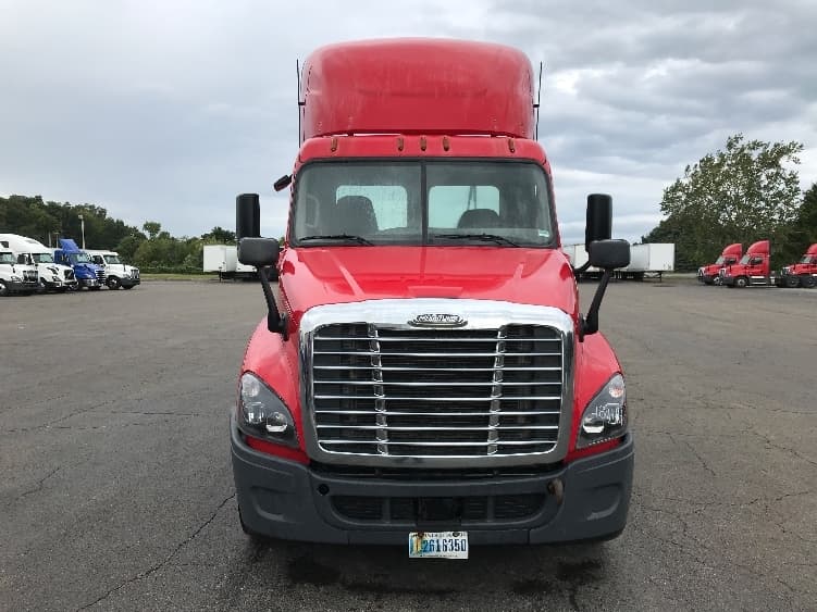 2018 Freightliner Cascadia — photo 2