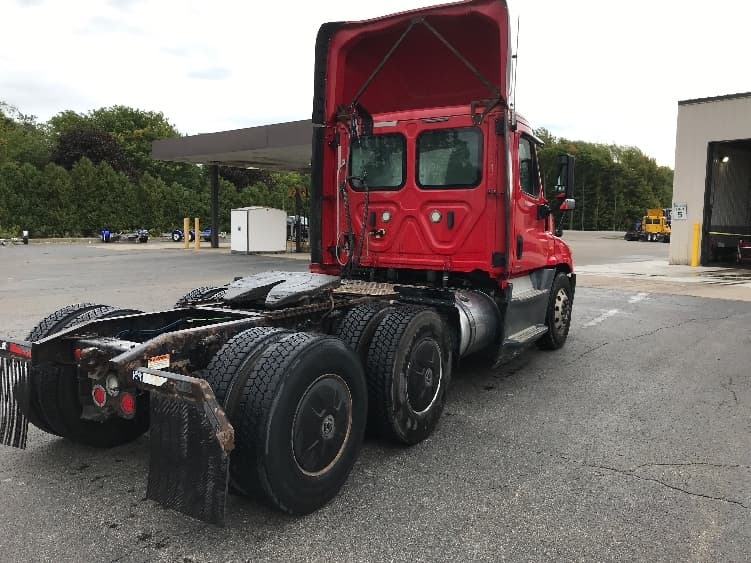 2018 Freightliner Cascadia — photo 7