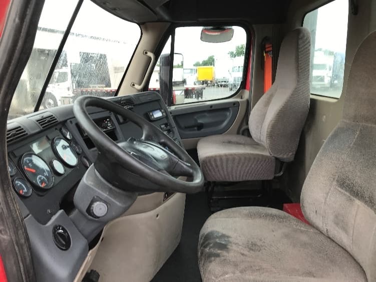 2018 Freightliner Cascadia — photo 9