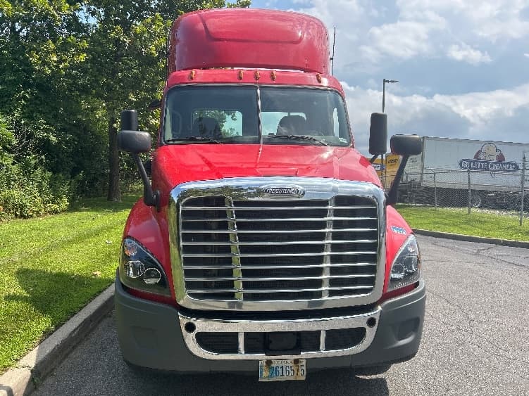 2018 Freightliner Cascadia — photo 2
