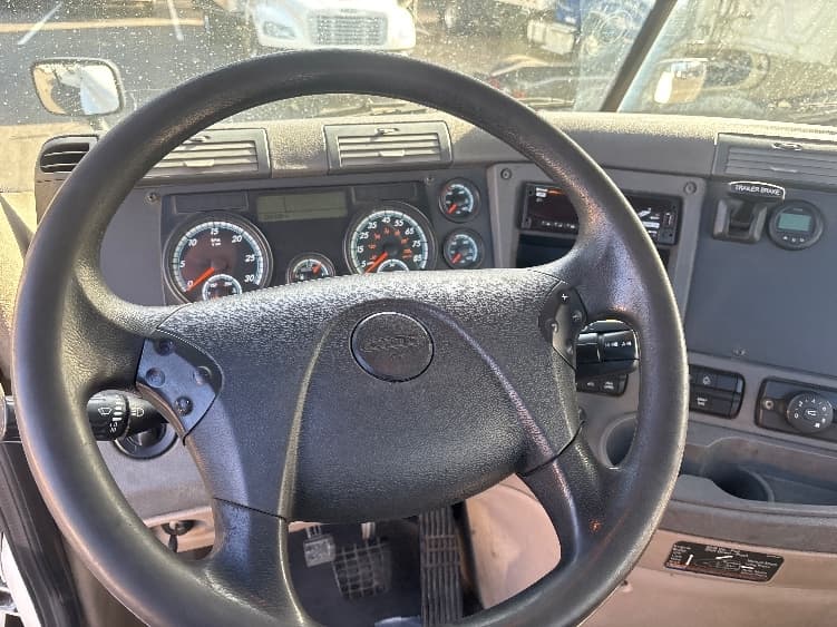 2018 Freightliner Cascadia — photo 10