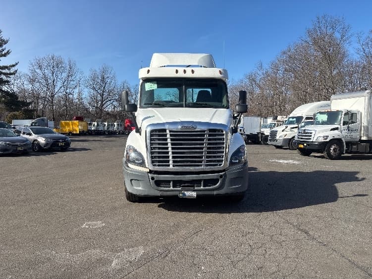 2018 Freightliner Cascadia — photo 2