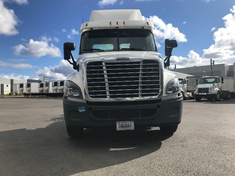 2018 Freightliner Cascadia — photo 2