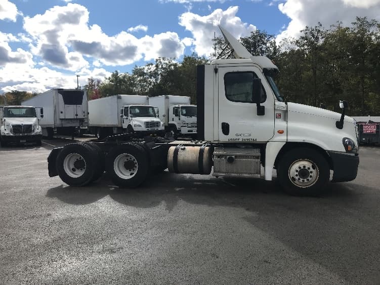 2018 Freightliner Cascadia — photo 8