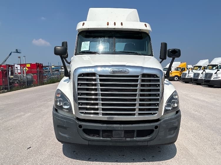 2018 Freightliner Cascadia — photo 2