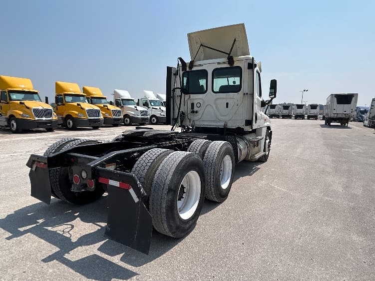 2018 Freightliner Cascadia — photo 7