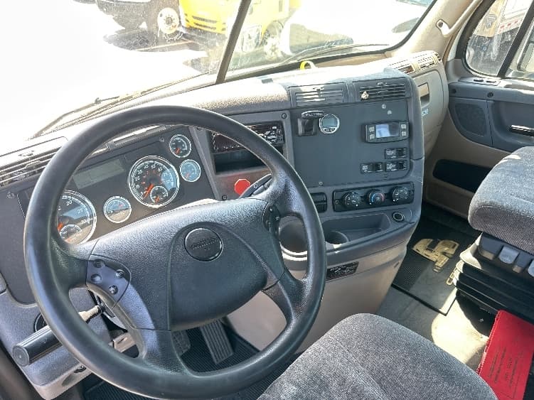 2018 Freightliner Cascadia — photo 10