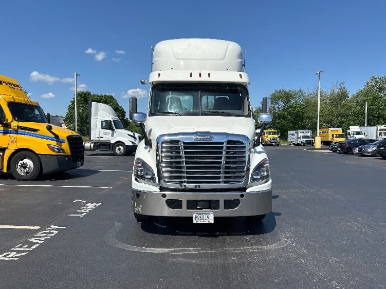 2018 Freightliner Cascadia — photo 2