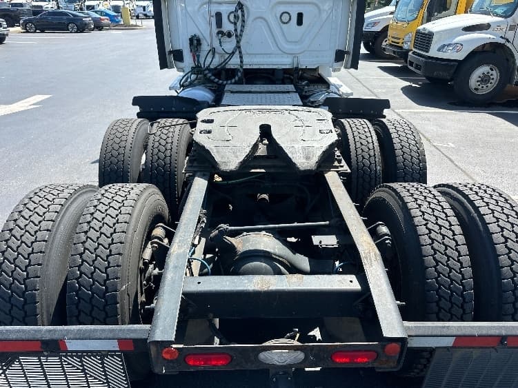 2018 Freightliner Cascadia — photo 6