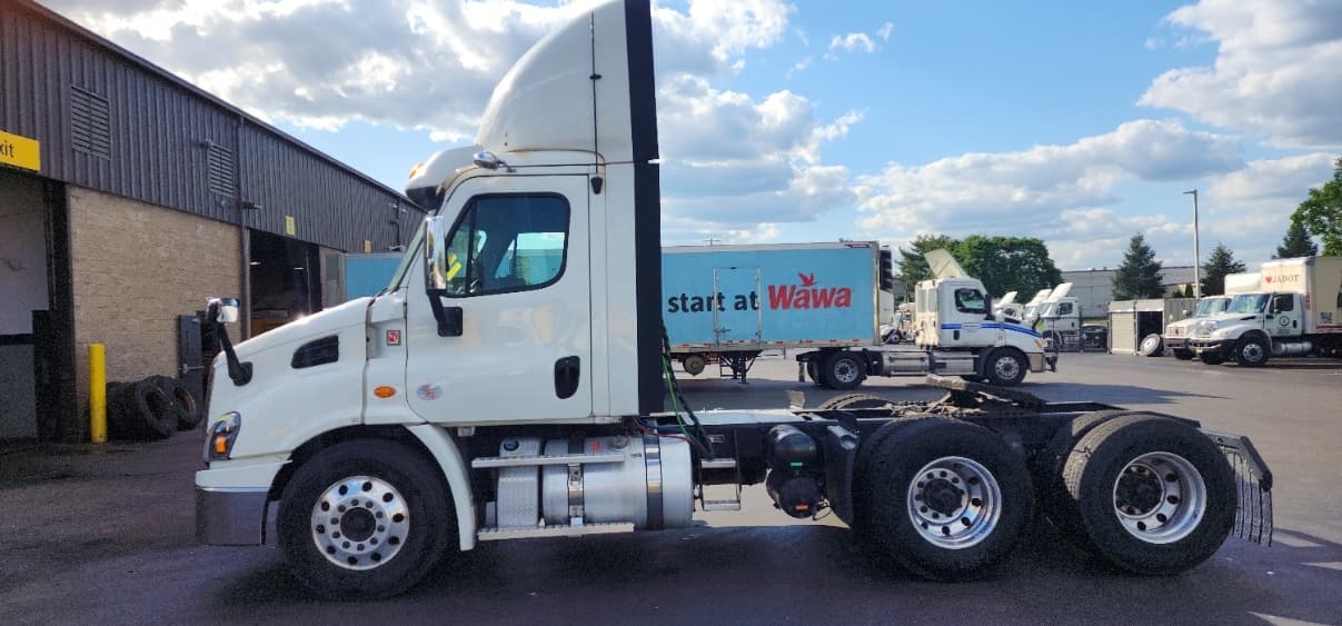 2018 Freightliner Cascadia — photo 4