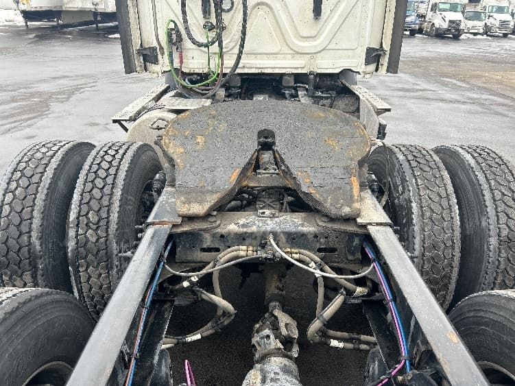 2022 Freightliner Cascadia — photo 6