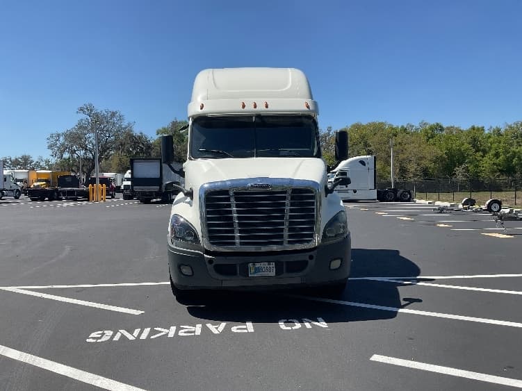 2018 Freightliner Cascadia — photo 2