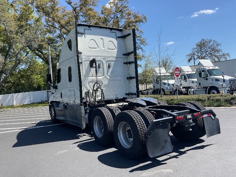 2018 Freightliner Cascadia — photo 5