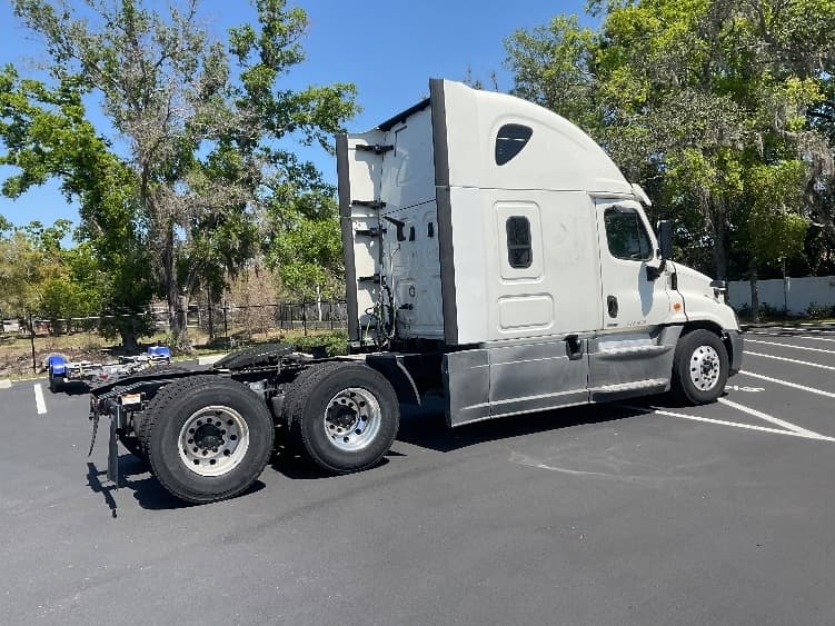2018 Freightliner Cascadia — photo 7