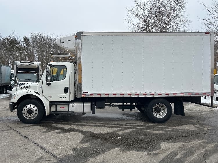 2018 Freightliner M2 106 — photo 4