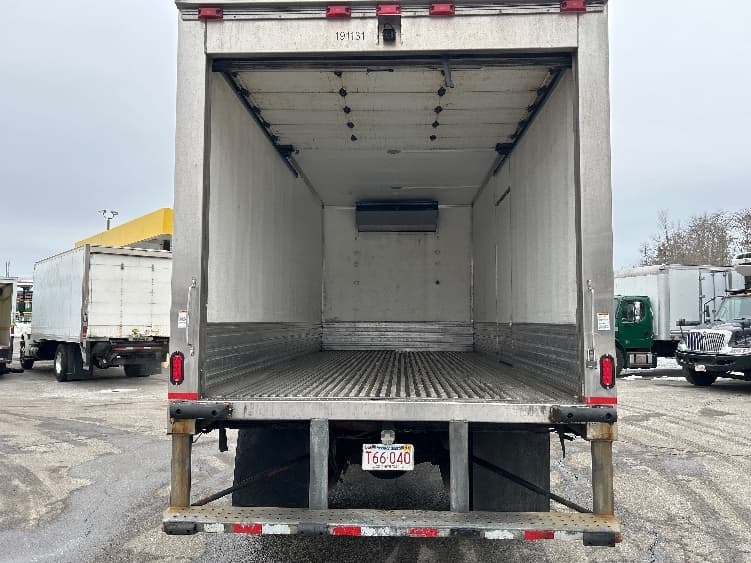 2018 Freightliner M2 106 — photo 8