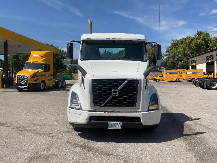 2019 Volvo VNR 640 — photo 2