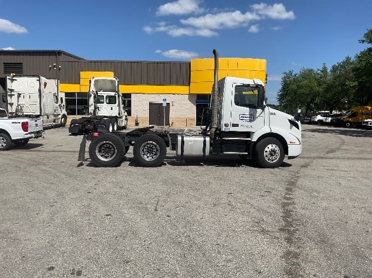 2019 Volvo VNR 640 — photo 8