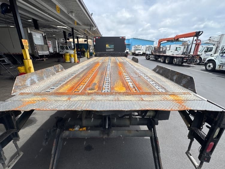 2018 Freightliner M2 106 — photo 10