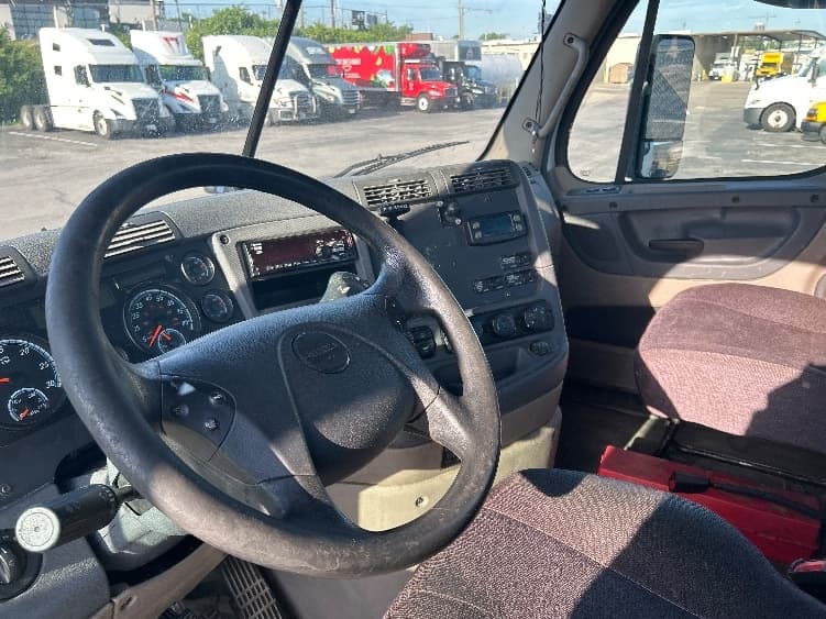 2019 Freightliner Cascadia — photo 10