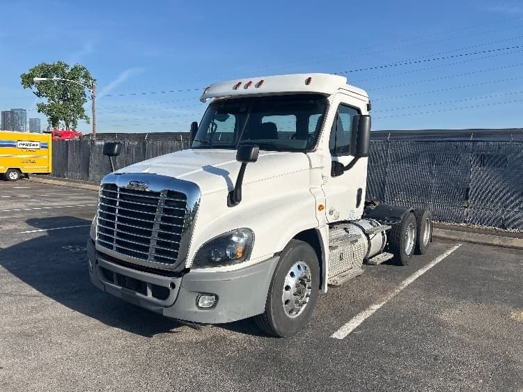 2019 Freightliner Cascadia — photo 3