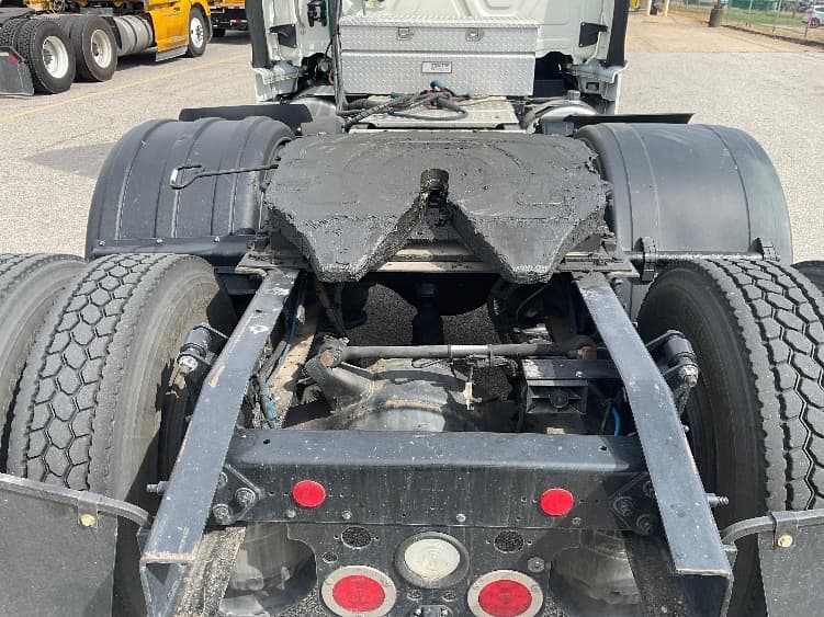 2017 Freightliner Cascadia — photo 6